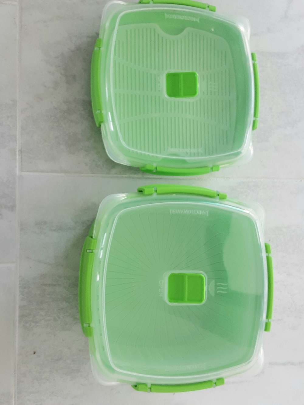 SISTEMA Green Microwave Locking Food Storage Containers with Inserts & Lids